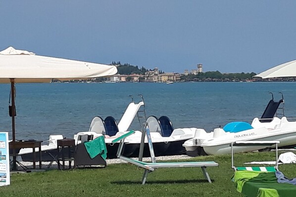 Beach - Villa Ida - two bedrooms apartment with private garden (Sirmione)