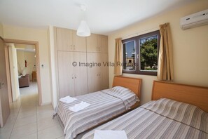 2 slaapkamers, een strijkplank/strijkijzer, wifi, beddengoed