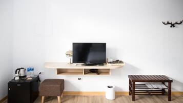 Standard Quadruple Room | Television