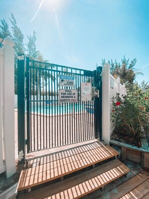 Outdoor pool, a heated pool - On the beach+pet friendly+2 paddle boards+2 kayaks+4 bikes+dock+pool+tennis  (Englewood)
