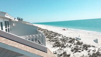 Am Strand, LiegestĂŒhle, StrandtĂŒcher