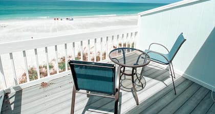 On the beach+pet friendly+2 paddle boards+2 kayaks+4 bikes+dock+pool+tennis