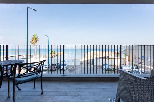 Bat Galim charmant appartement balcon de luxe plage à proximité vue complète sur la mer du médecin