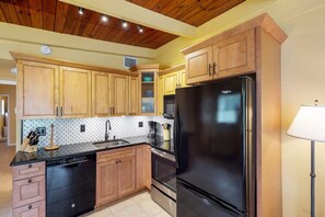 Fridge, microwave, oven, stovetop - New Listing! East facing home on widest water canal! Beautiful, cool sunrises! (Key Colony Beach)
