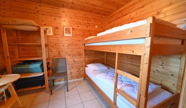 House | 4 bedrooms, individually furnished, bed sheets