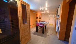 House | Game room
