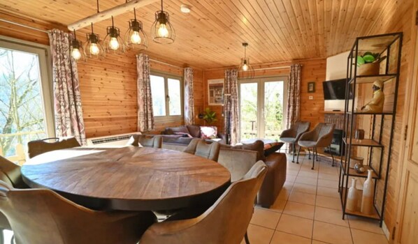 House | Dining - Holiday Home in La Roche With Sauna & Terrace (La Roche-en-Ardenne)
