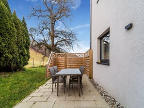Apartment | Balcony - Modern Apartment in St. Georgen Near Salzburg (Bruck an der Grossglocknerstrasse)