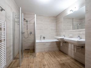 Apartment | Bathroom
