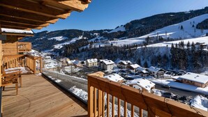 Chalet | Balcony - Chalet in Muhlbach am Hochkonig With Sauna (Muehlbach Am Hochkoenig)