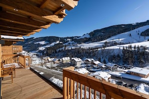 Chalet | Balcony - Chalet in Muhlbach am Hochkonig With Sauna (Muehlbach Am Hochkoenig)