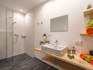 Shower, towels