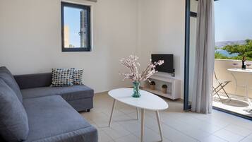 Superior Apartment, 2 Bedrooms | Living room