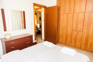 Apartment, 2 Schlafzimmer | 2 Schlafzimmer, Schreibtisch, laptopgeeigneter Arbeitsplatz