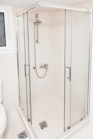 Bathroom shower - Modern Glamorous Apt in Athens DT (Athens)