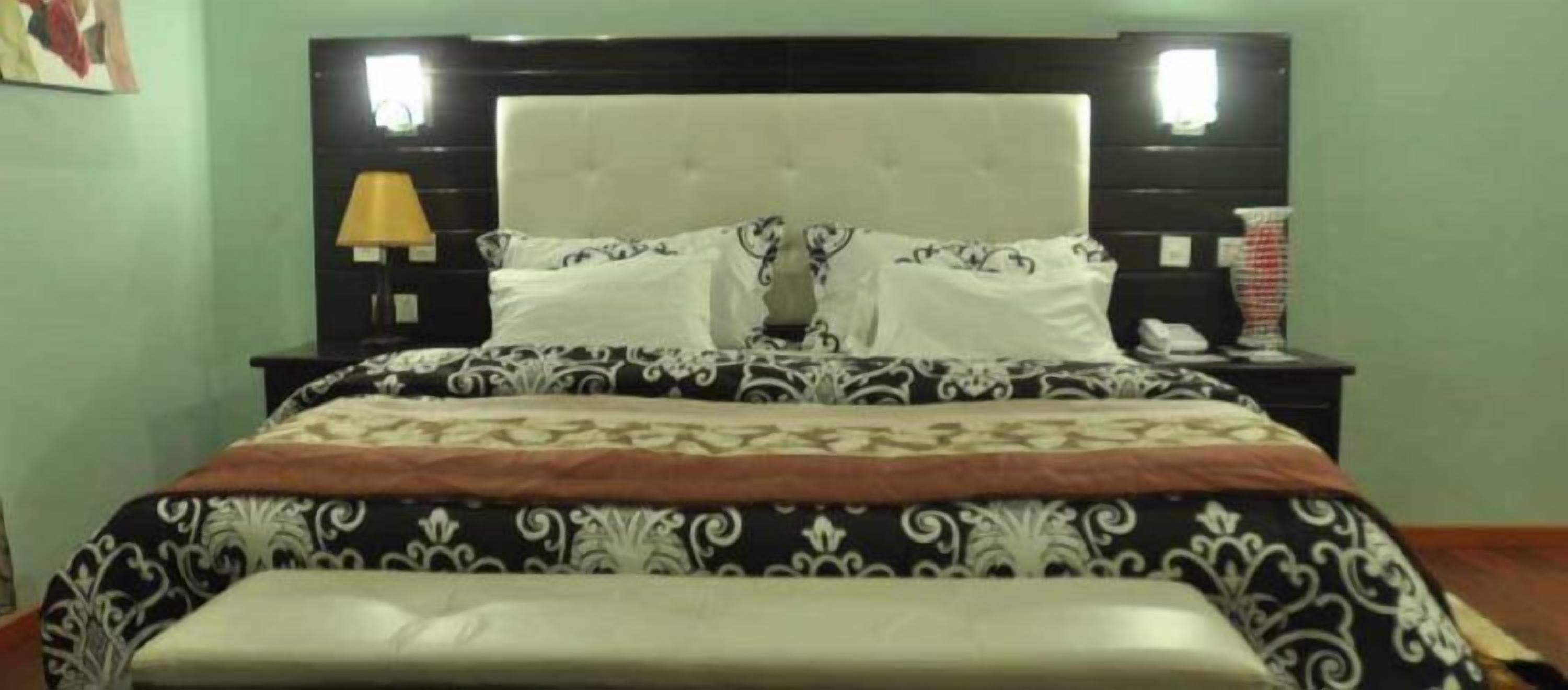 Classic Room | In-room safe, individually decorated, desk, laptop workspace