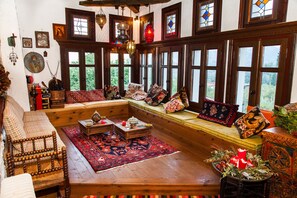 Villa, 3 chambres | Coin séjour