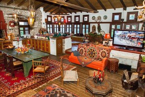 빌라, 침실 3개 | 거실 | 평면 TV, 벽난로