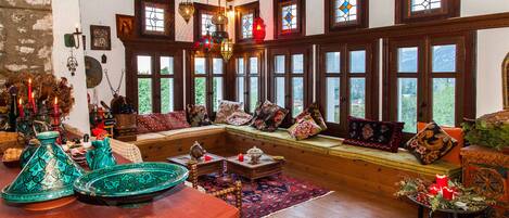 Villa, 3 Bedrooms | Living area | Flat-screen TV, fireplace