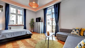 Appartement, 2 chambres | Salle de séjour | Télévision à écran plat