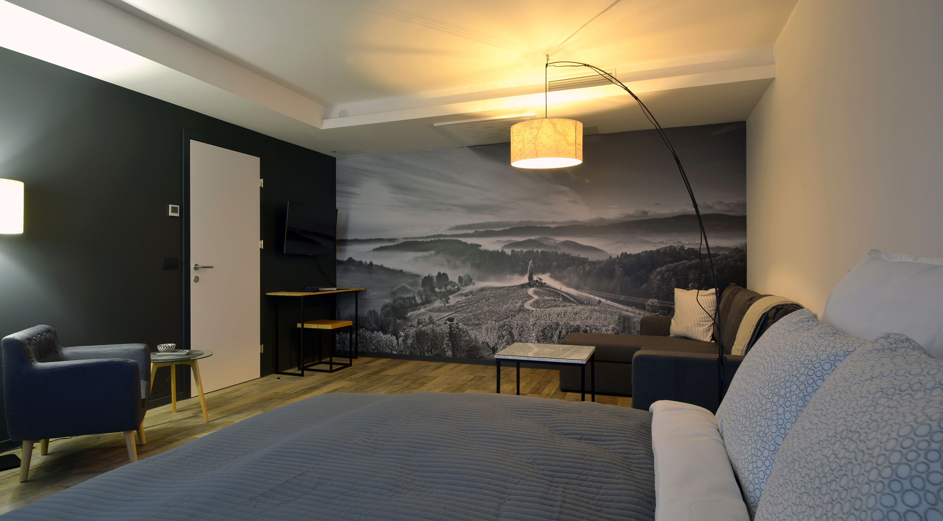 Comfort-Apartment | Hochwertige Bettwaren, Schreibtisch, laptopgeeigneter Arbeitsplatz