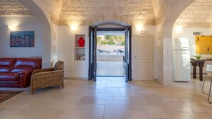 Interior - Villa Milivita - Countryside Escape in Puglia with Private Pool and Olive Grove Views - in Monopoli (Monopoli)