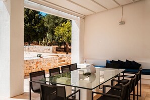 Outdoor dining - Villa Milivita - Countryside Escape in Puglia with Private Pool and Olive Grove Views - in Monopoli (Monopoli)