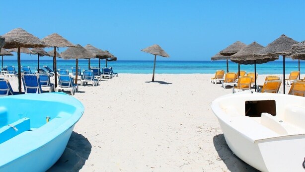 Beach nearby, white sand - Checkin Bakour Splash (Djerba Midun)