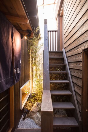 Staircase - Nijojo Taiken Inn (Kyoto)