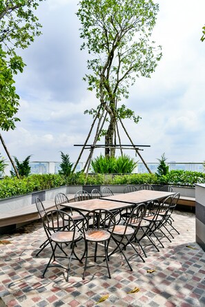 Terrace/patio - Ichiban Apartments (Ho Chi Minh City)