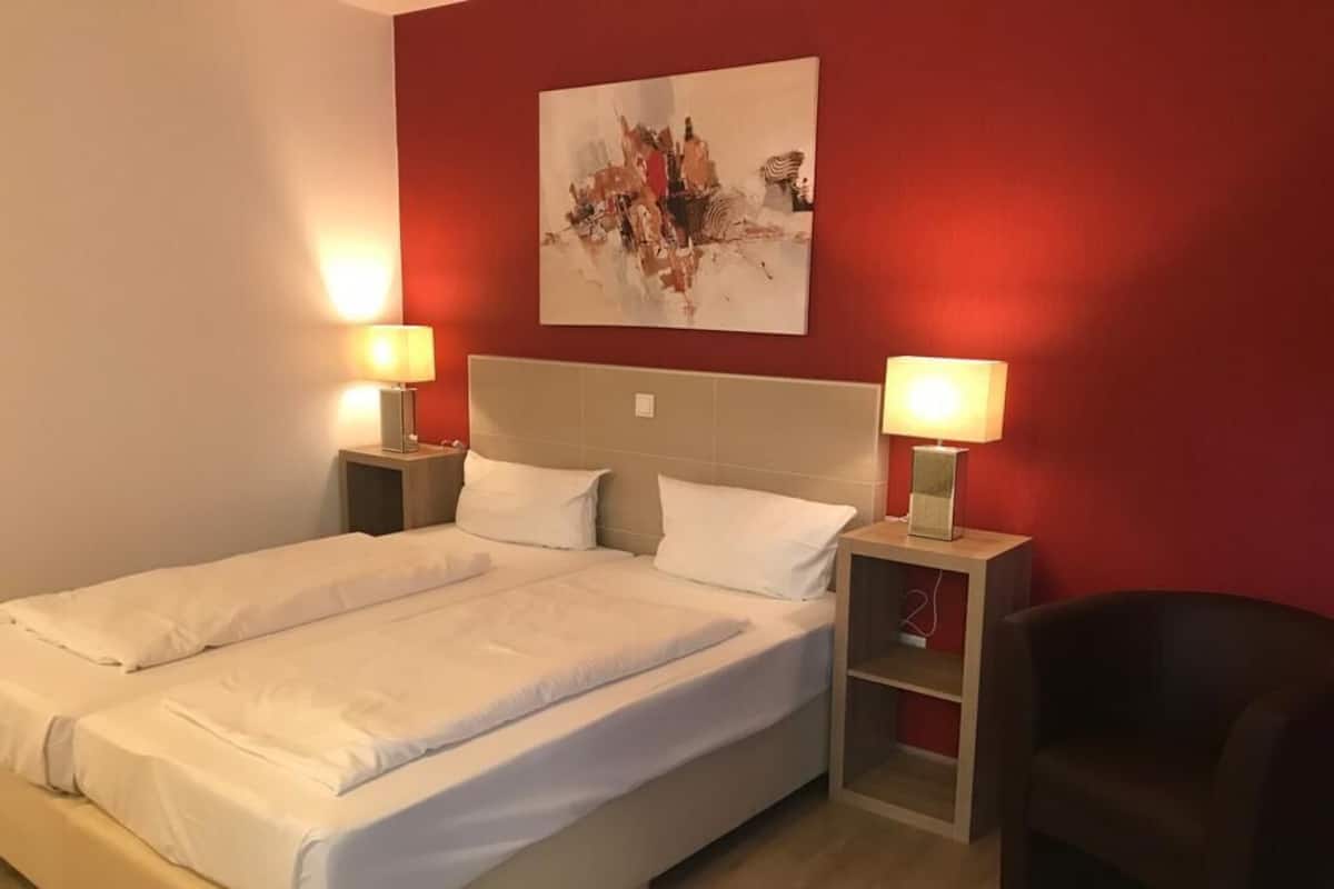 Cunas gratuitas, wifi gratis y ropa de cama