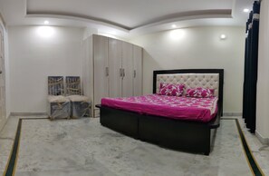 3 bedrooms, WiFi, bed sheets