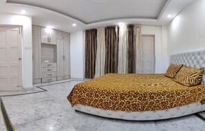 3 bedrooms, WiFi, bed sheets