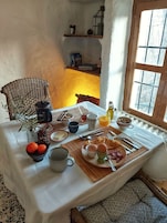 Tägliches nach Wunsch zubereitetes Frühstück (9 EUR pro Person)