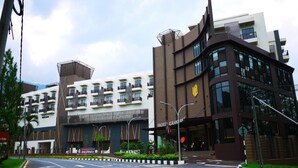 A modern hotel with multiple floors, large windows, and a prominent entrance. - HOTEL GRAND BARON TAIPNG (TAIPING)