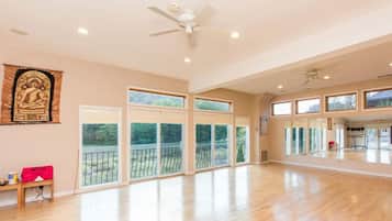 3 treatment rooms, massages