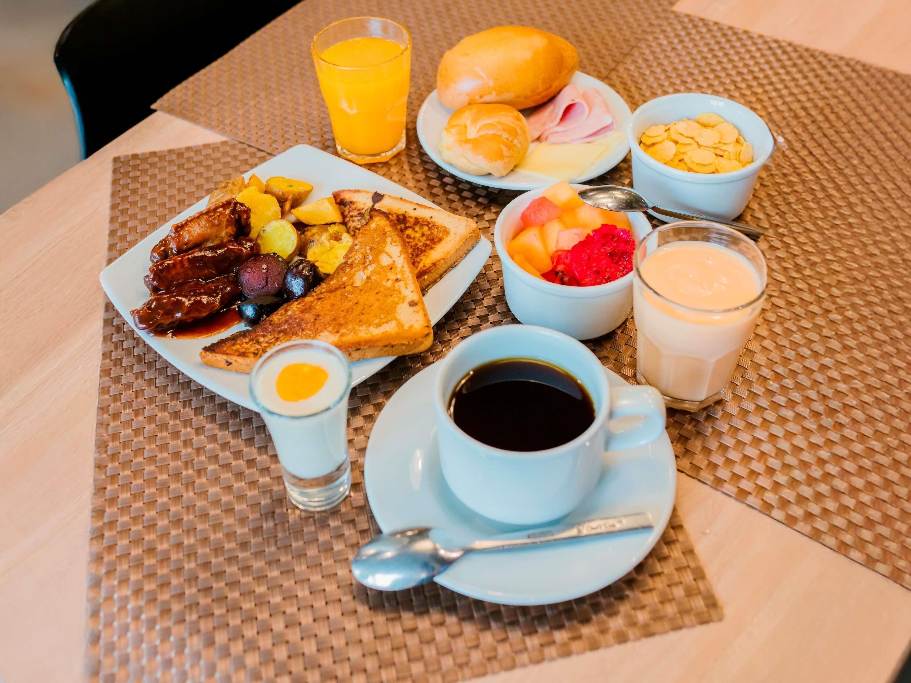 Daily buffet breakfast for a fee