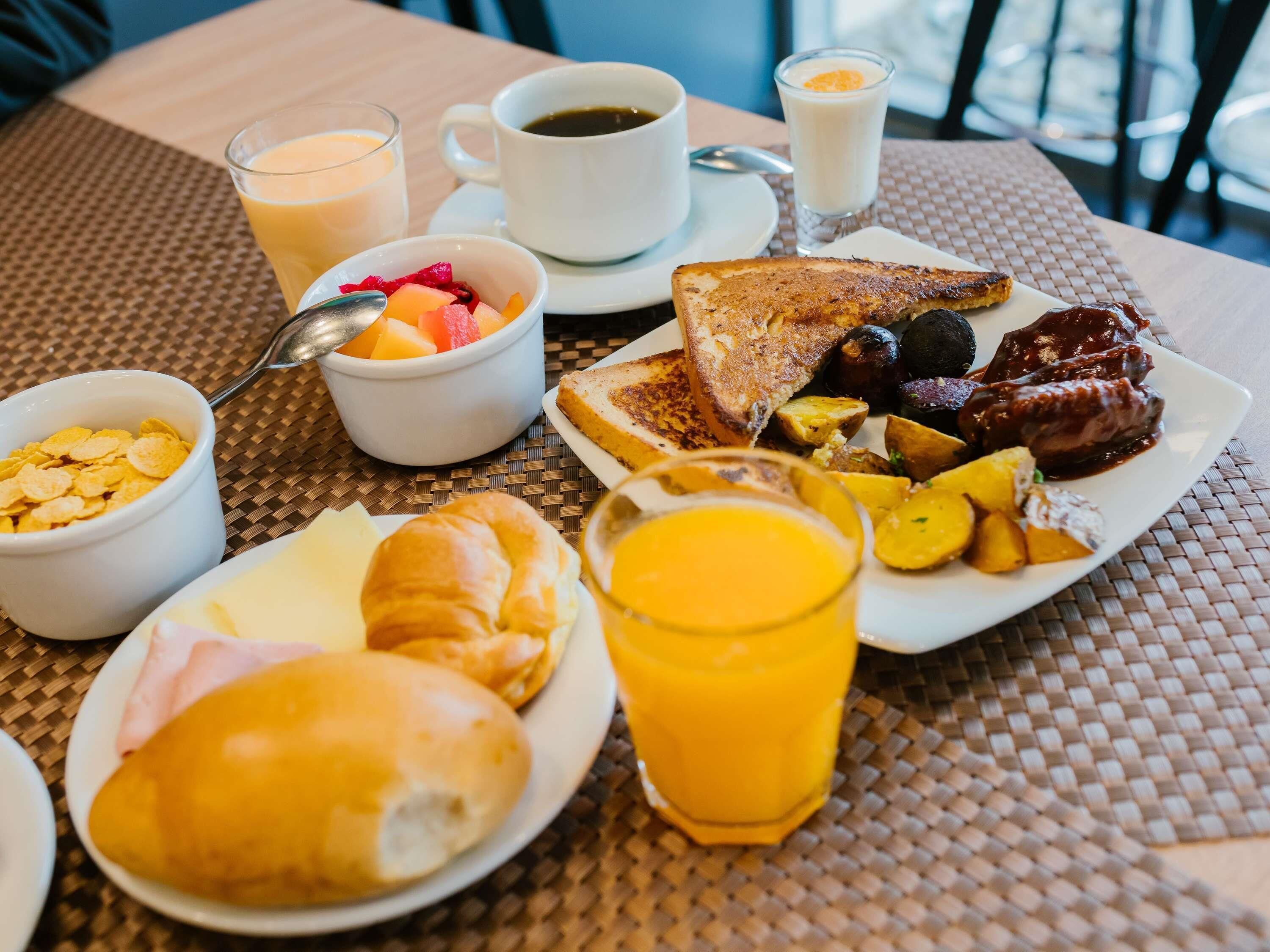 Tägliches Frühstücksbuffet gegen Gebühr