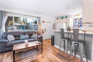 TV, fireplace, offices
