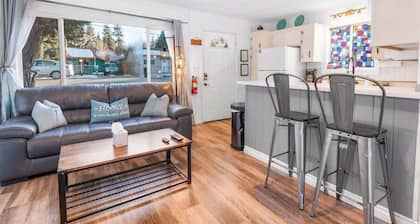 Aerobear Den • Fenced • Pup Friendly • Spa