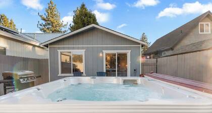 Aerobear Den • Hot Tub • Pup Friendly | LOCATION