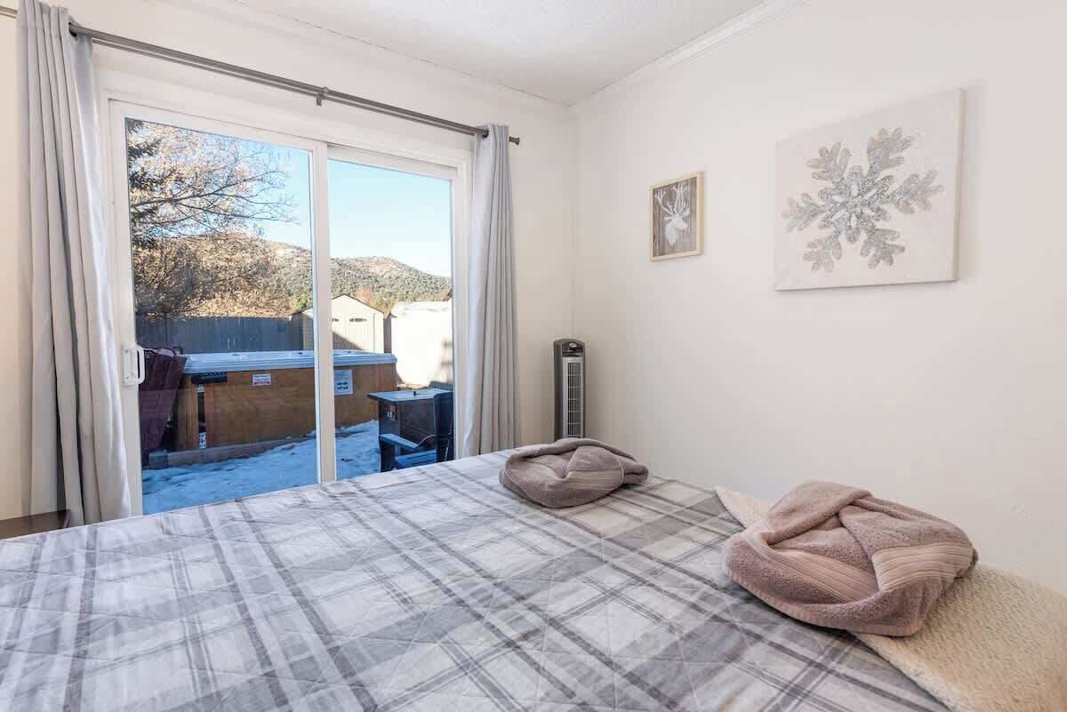 2 bedrooms, travel crib, WiFi, bed sheets