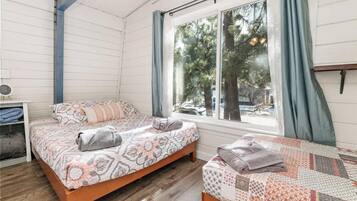 3 habitaciones, tabla de planchar con plancha, cuna de viaje y wifi