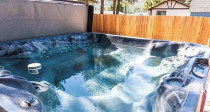 Tämä hytti on 3 makuuhuonetta, 2 kylpyhuonetta, sijaitsee Big Bear, Kalifornia.