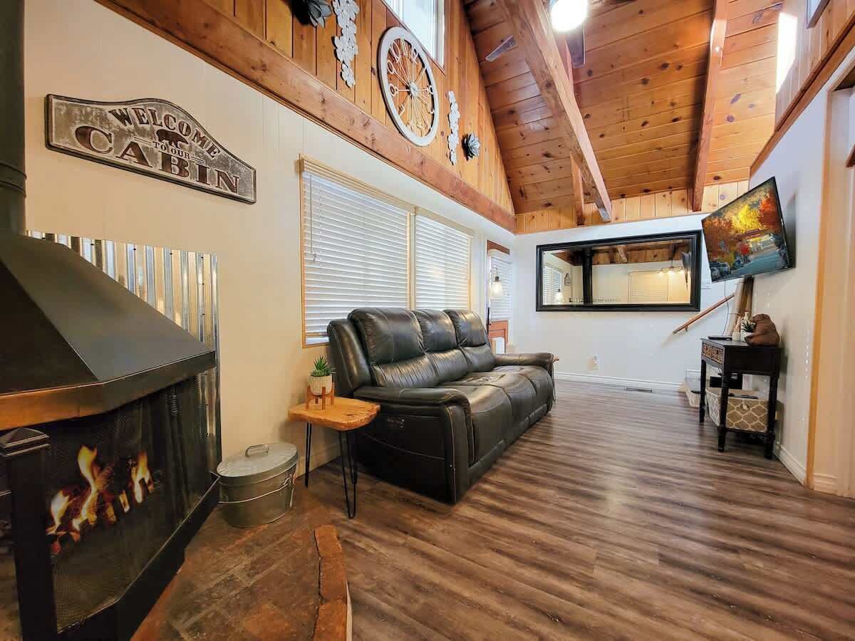 TV, fireplace, offices