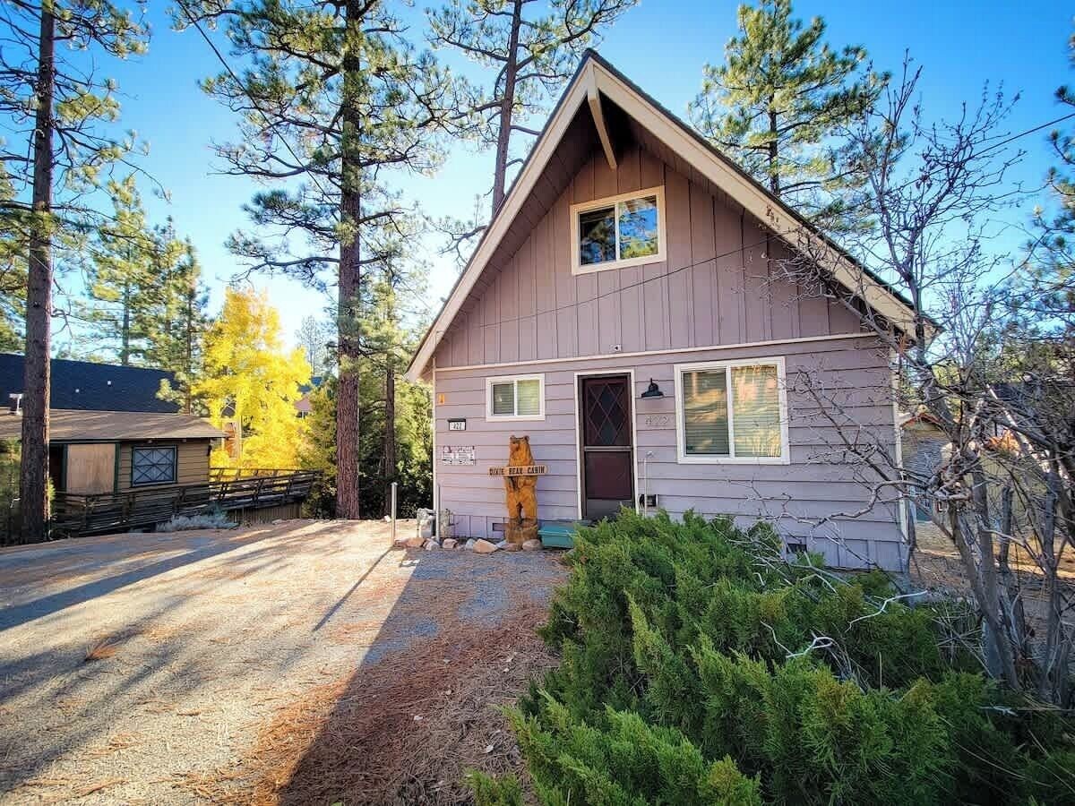 Dixie Bear Den • Spa • Fenced Yard