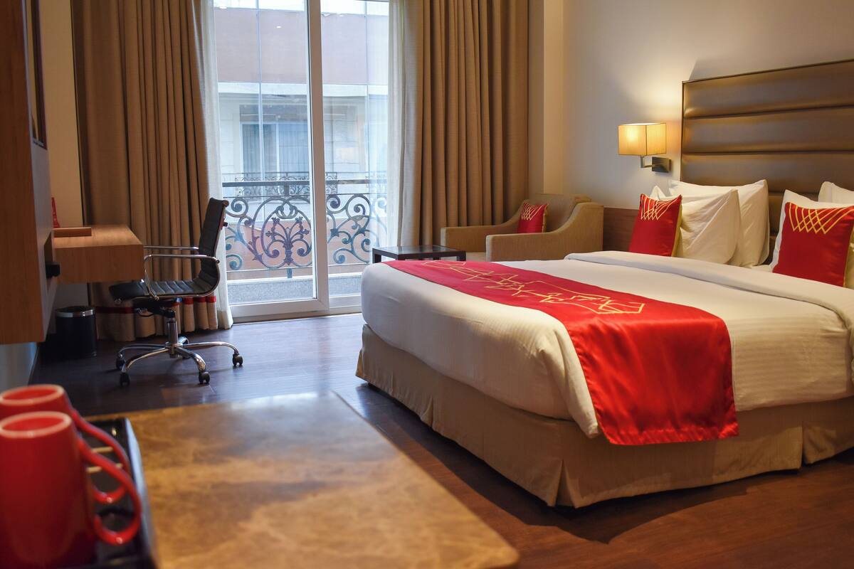 Premier Suite, 1 Katil Raja (King), Non Smoking | Peralatan tempat tidur hipoalergenik, gebar bulu kapas, tilam berlapik 