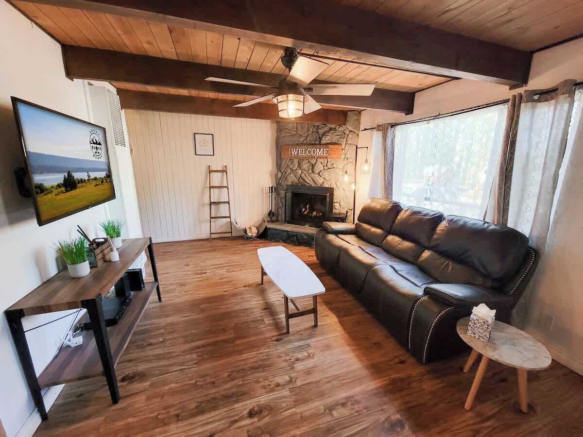 Fernseher, Kamin, Arbeitsbereiche