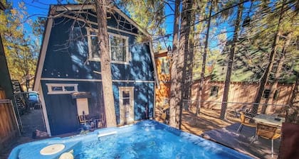 Esterly Hideaway • Spa • Fenced Yard • Firepit