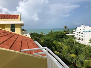 Property grounds - Newly Remodeled Beach Access Penthouse Apartment (Loíza)